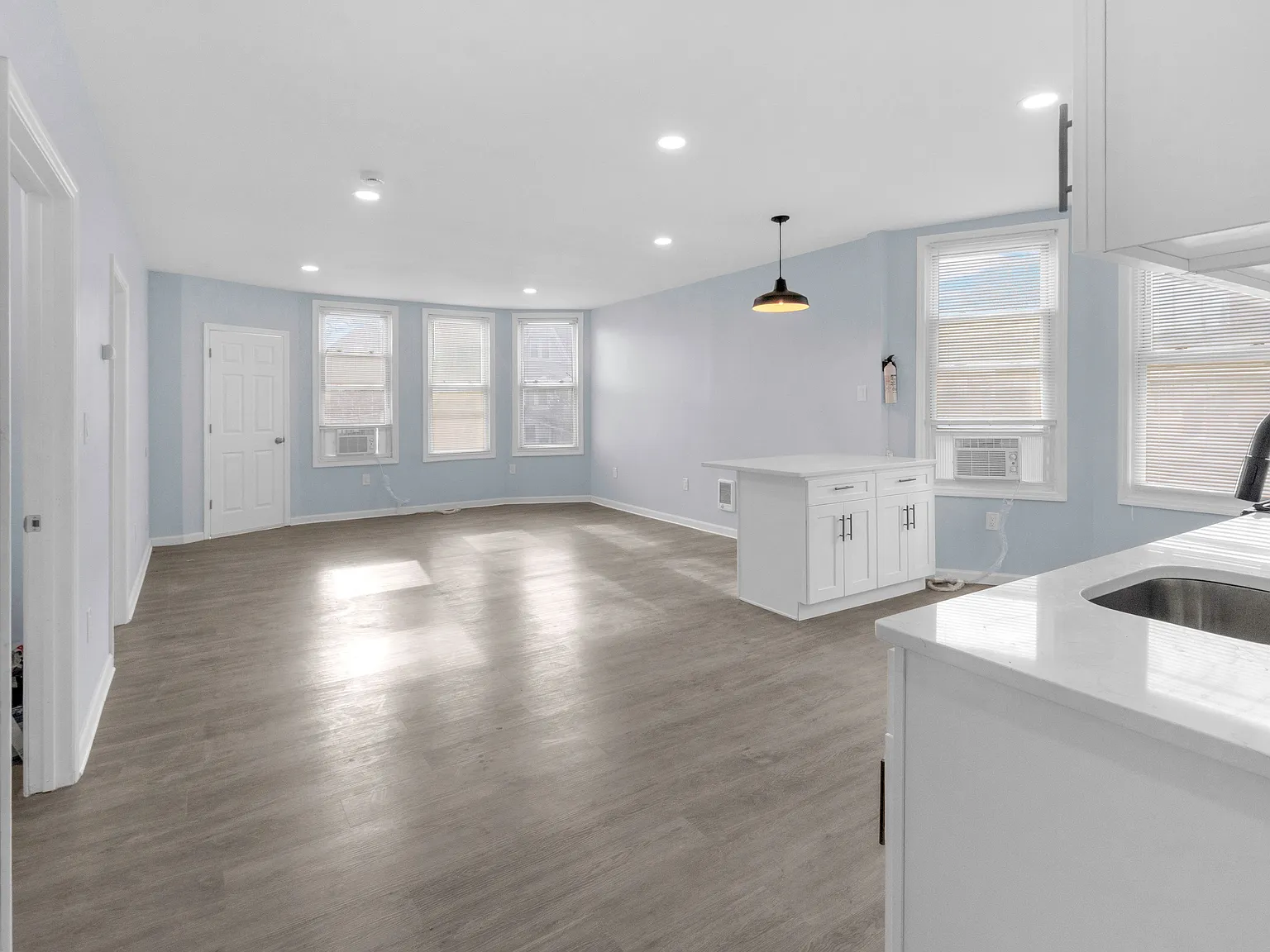 2 bed, $2,300 — Photo 4