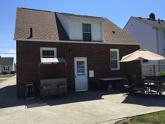 2nd image of 1004 W 29th St