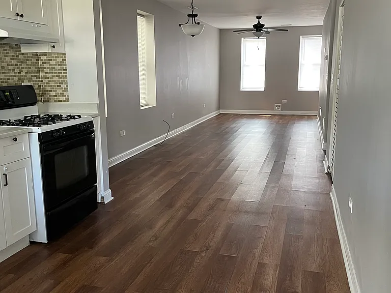 1648 W 38th Pl #1 — Photo 3