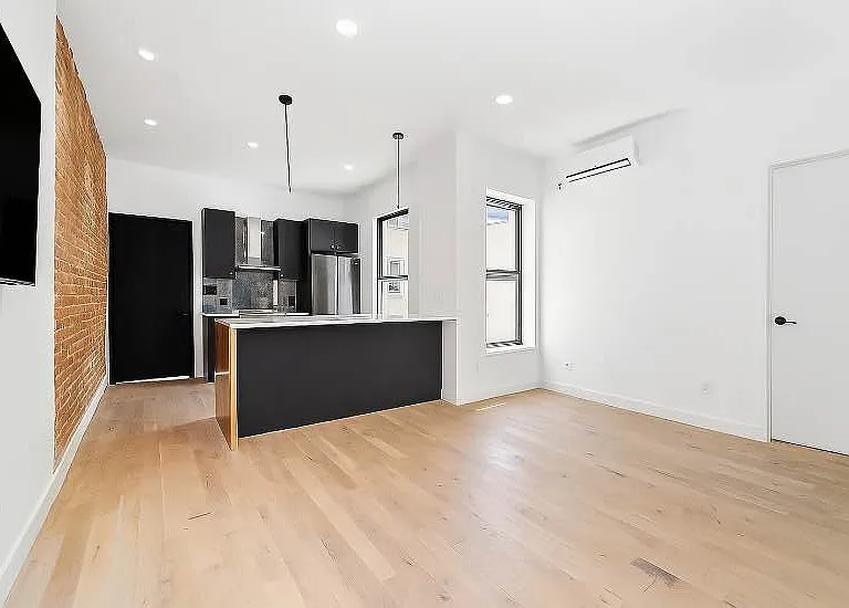 25-11 34th St #3B — Photo 1