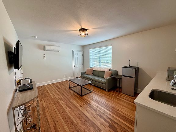 5th image of 500 E College Ave #D