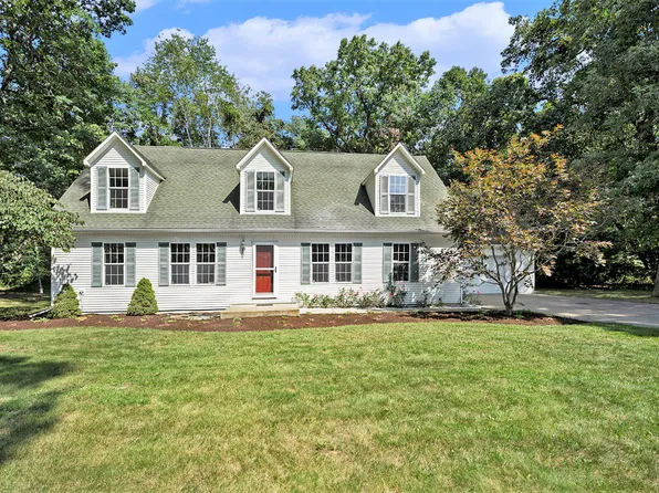 64794 Winterwoods Dr, Lawton, MI 49065