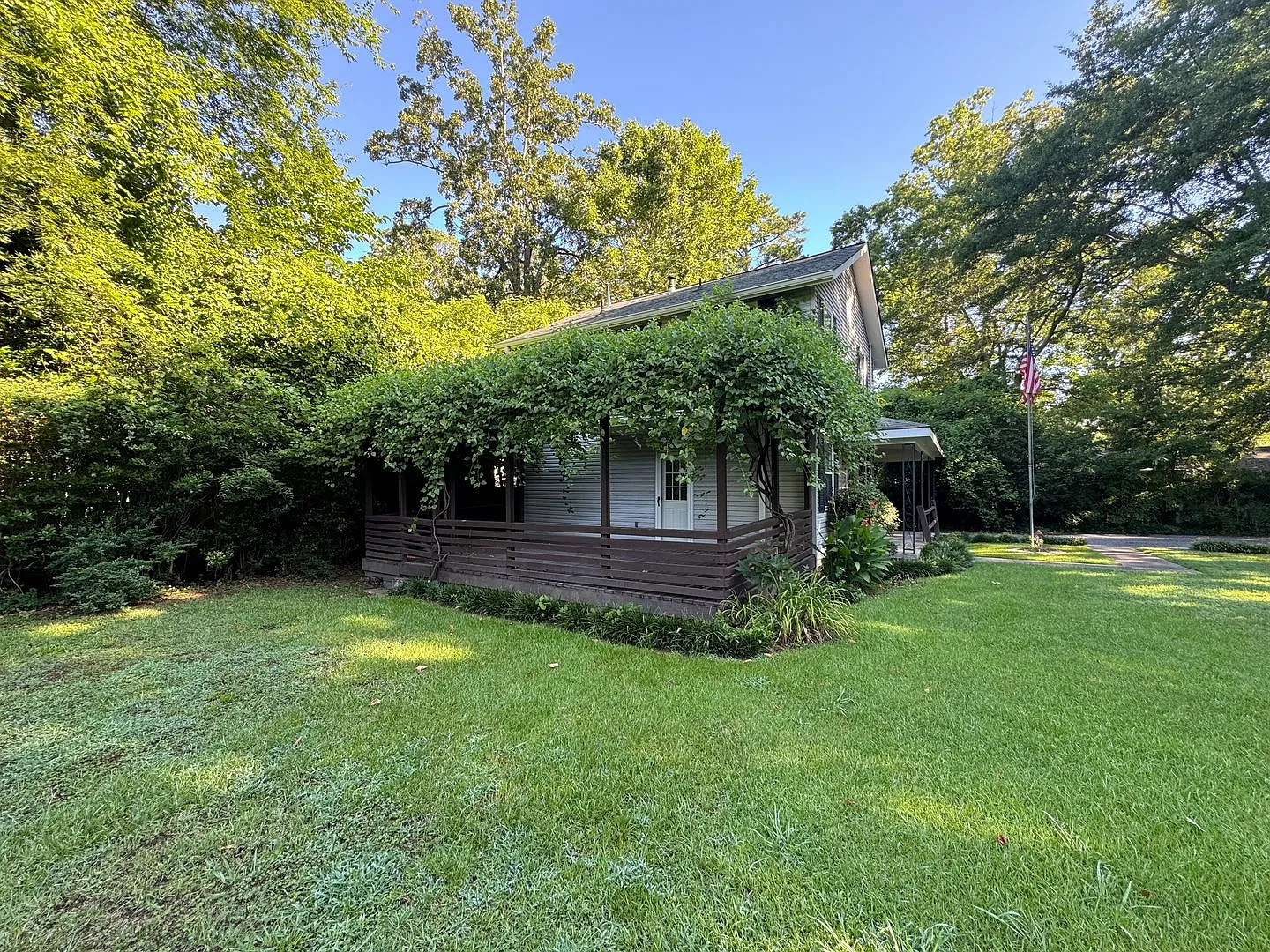 Cozy 2/2 Cottage with bonus room in Summerville Park- $1,395 — Photo 4