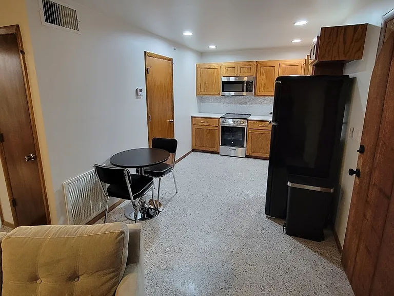 512 N Steele Ave #204 — Photo 3