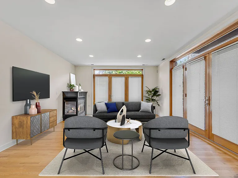 2064 N California Ave #203 — Photo 3