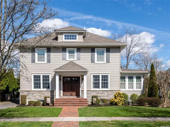 33 Shepherd Street, Rockville Centre, NY 11570