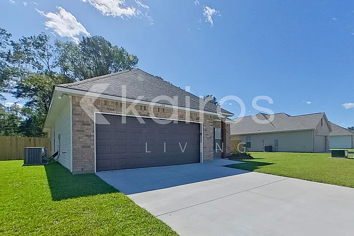106 Hendrix Rd — Photo 2