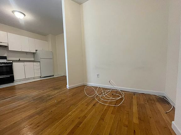 4th image of 217 E 22nd St APT 3
