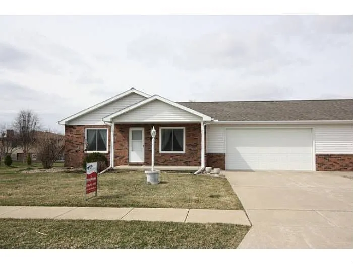 1114 Breeze Way #B photo 1