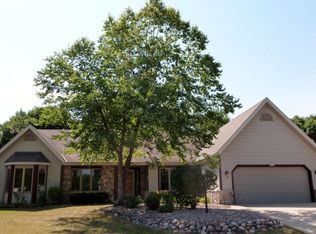 W151N7579 Wood View Dr, Menomonee Falls, WI 53051