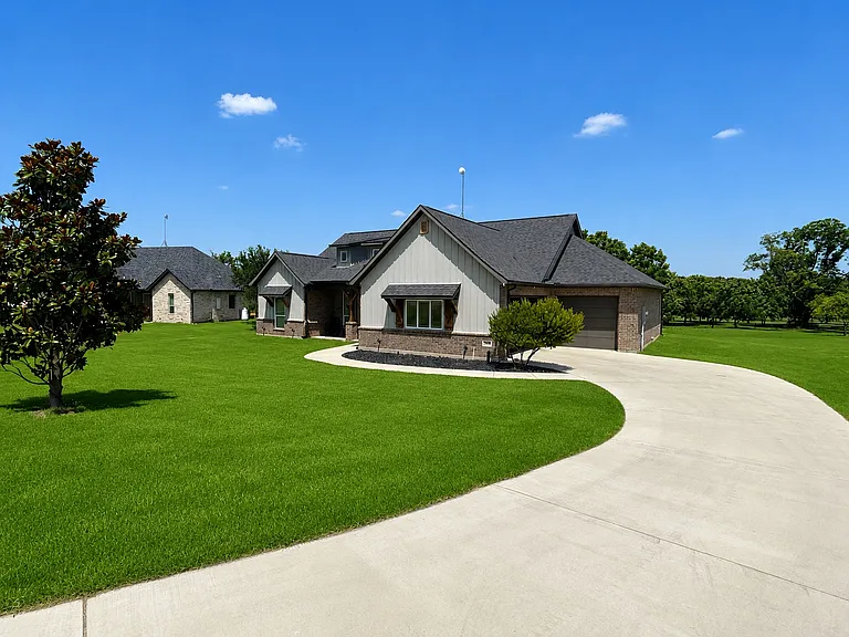 174 Lakota Dr — Photo 2