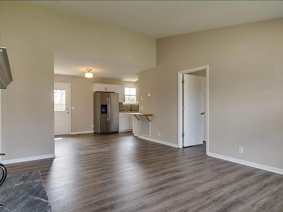 3rd image of 3624 Chesapeake Dr