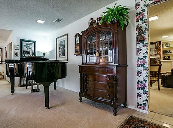 4th image of 409 Briarcliff Ct