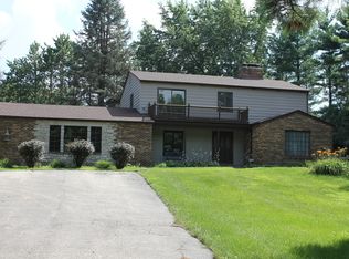8105 Sudburg Ct, Bull Valley, IL 60098
