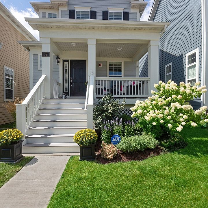 1st image of 12 N Lincoln Ln