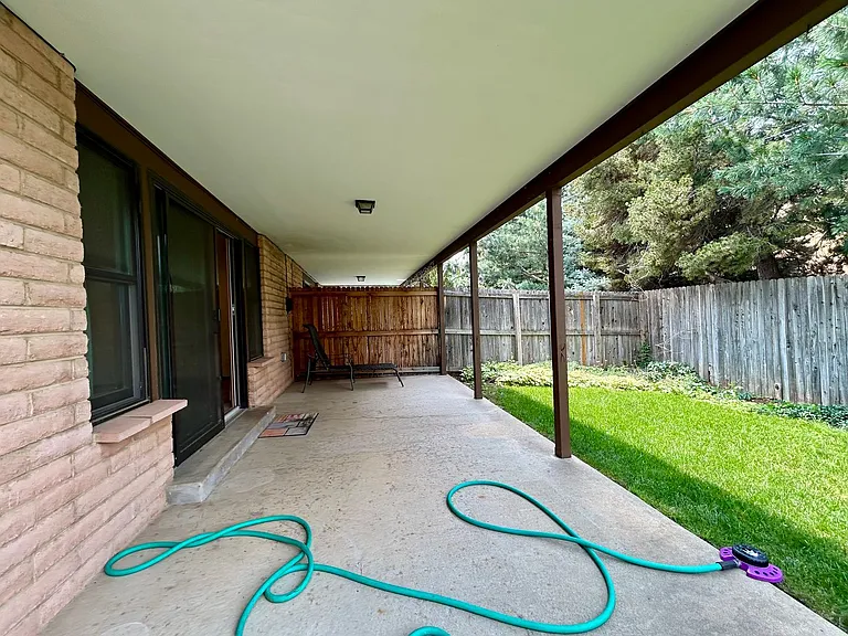 957 Roxwood Ln #C — Photo 8