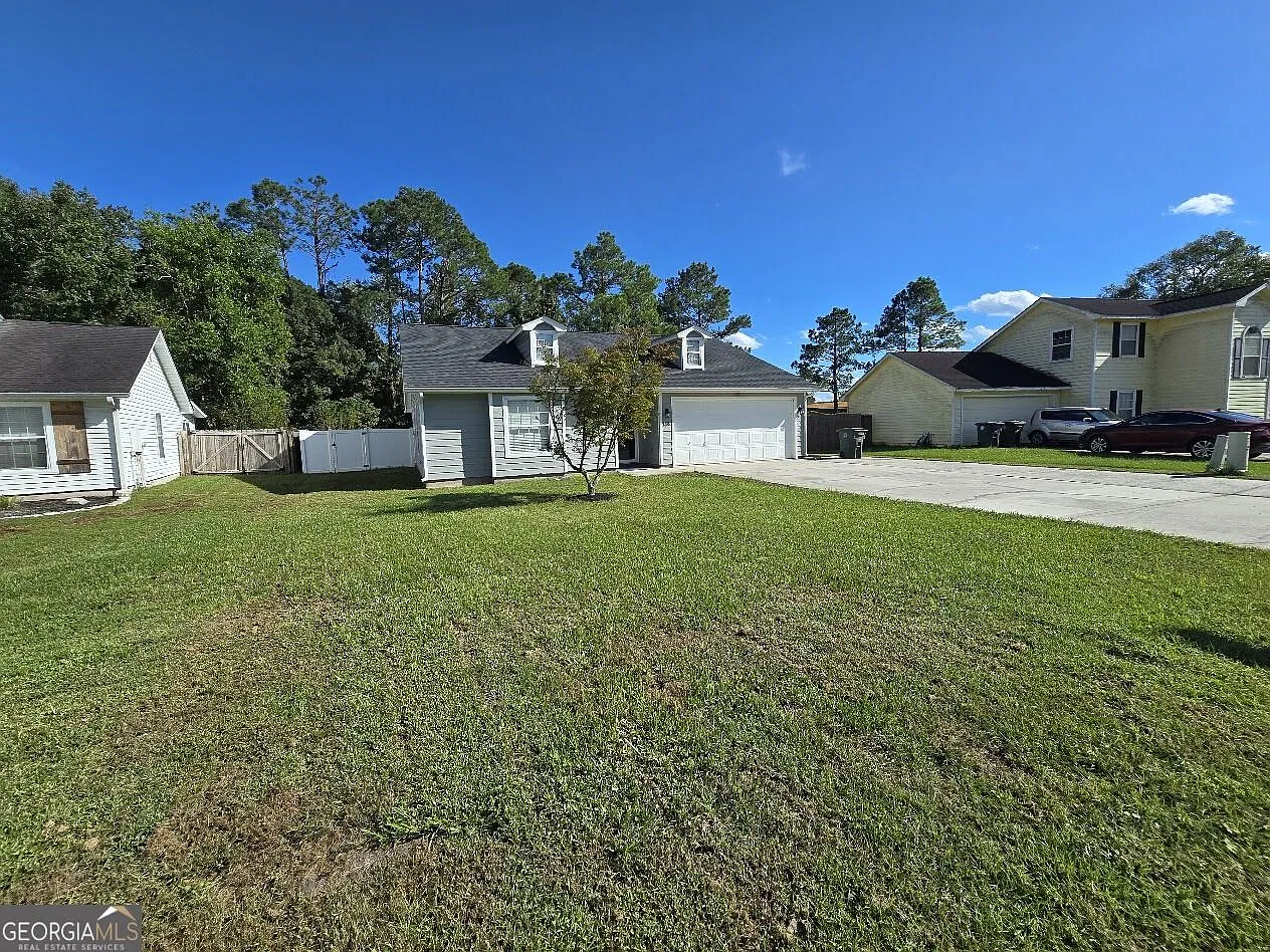 3 bed, 2.0 bath, 1646 sqft, $2,000 — Photo 4