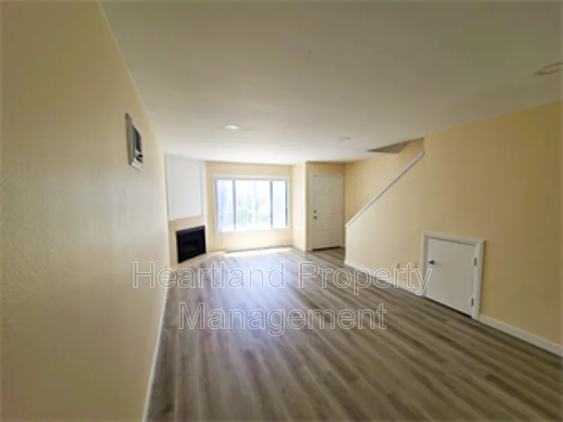 2 bed, 1.5 bath, 1280 sqft, $2,650 — Photo 2