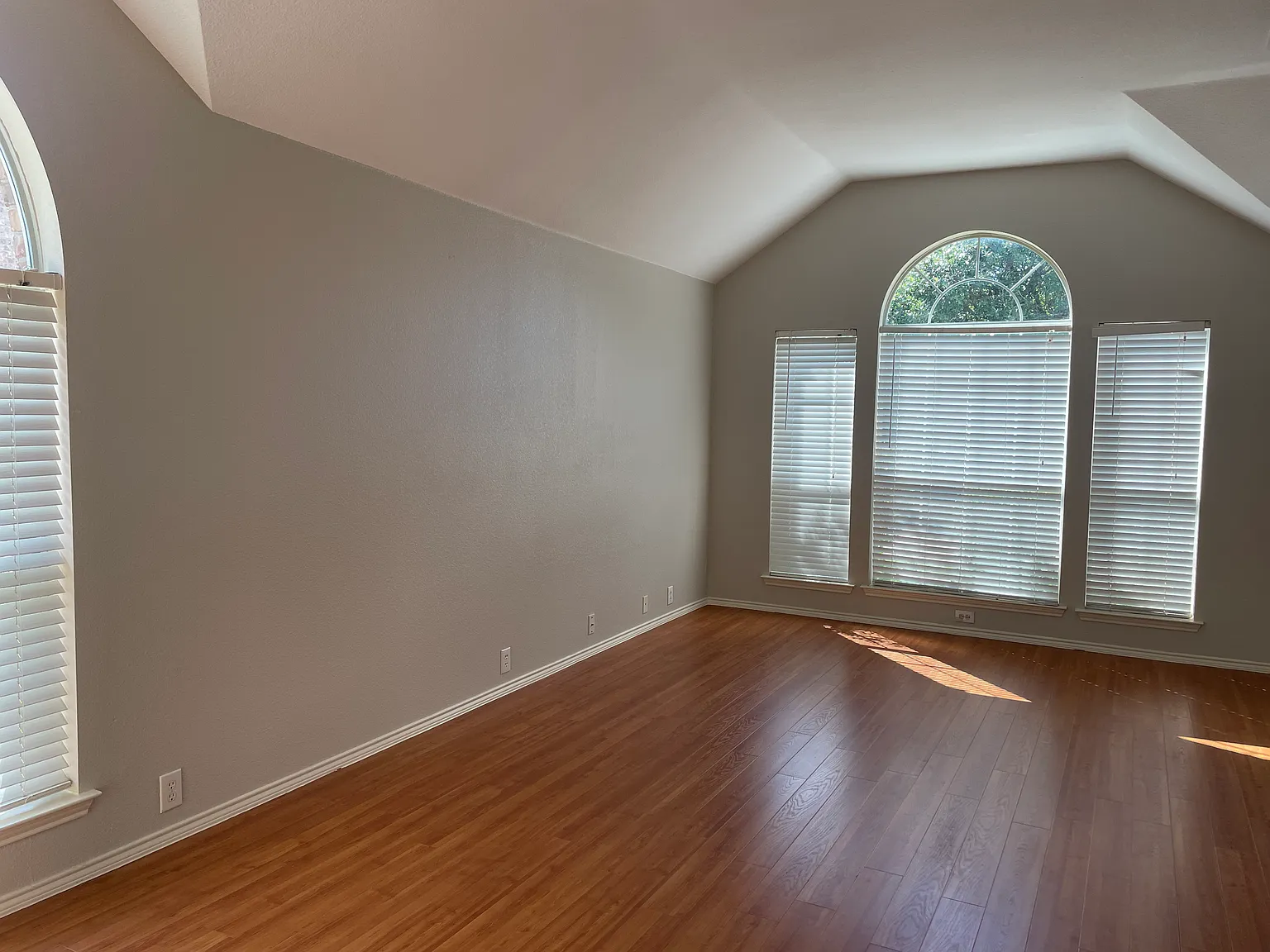4 bed, 2073 sqft, $2,495 — Photo 3