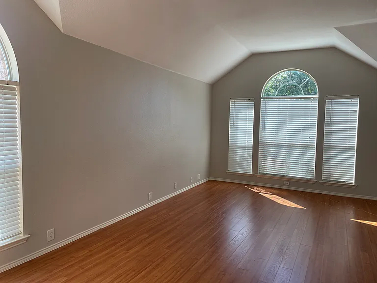 553 Presidio Dr — Photo 3