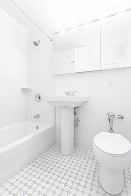 Rented by Olnick Organization | media 6