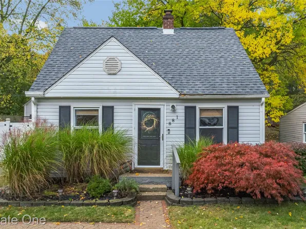 881 Tyrone Ave, Waterford, MI 48328