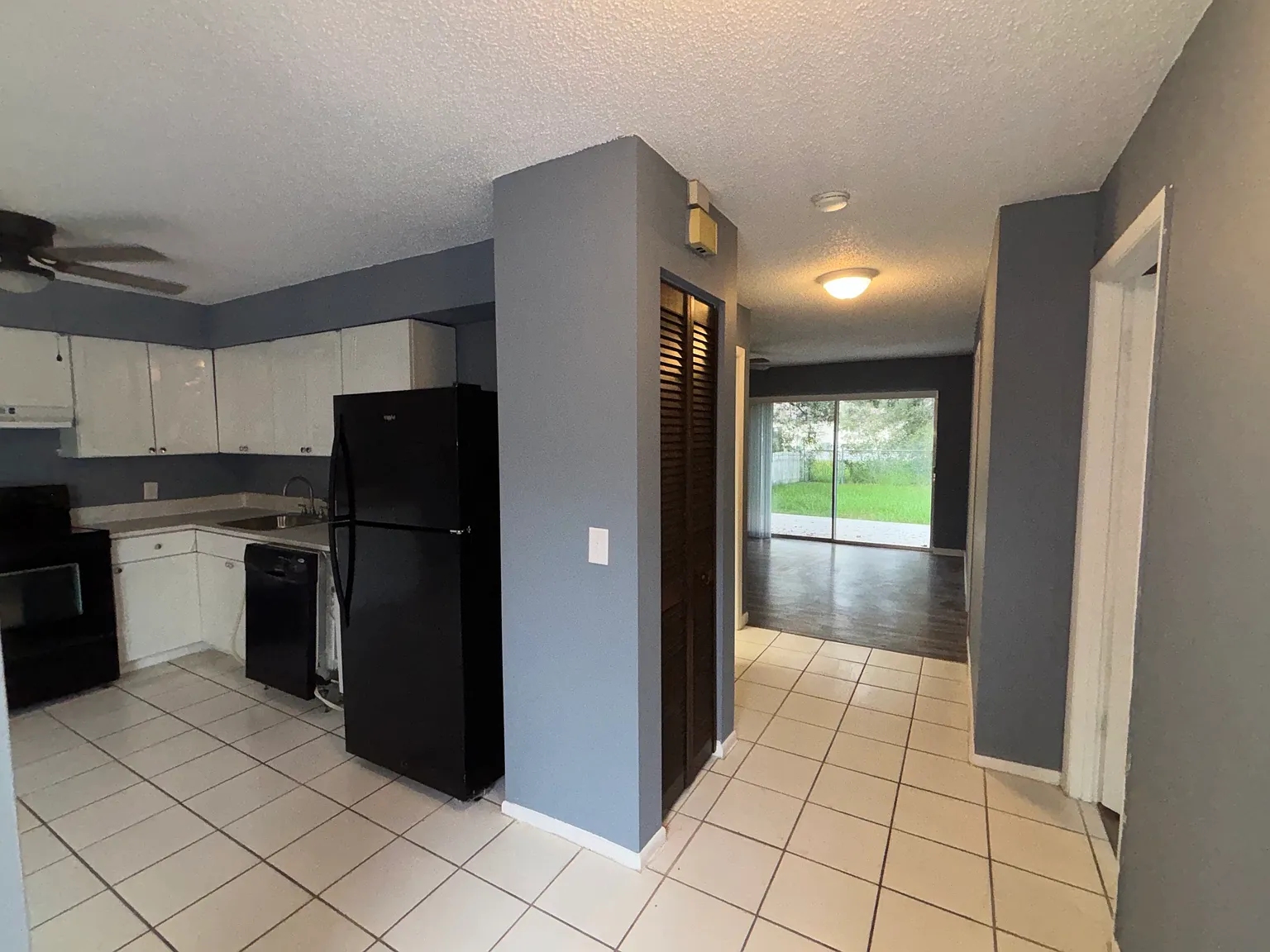 2 bed, 1.5 bath, 1010 sqft, $1,490 — Photo 2