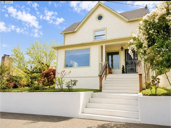 322 W C St, Rainier, OR 97048