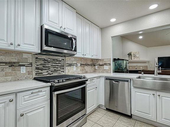 3rd image of 717 Hilltop Dr