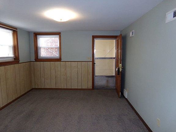 5th image of 22 S Oak St