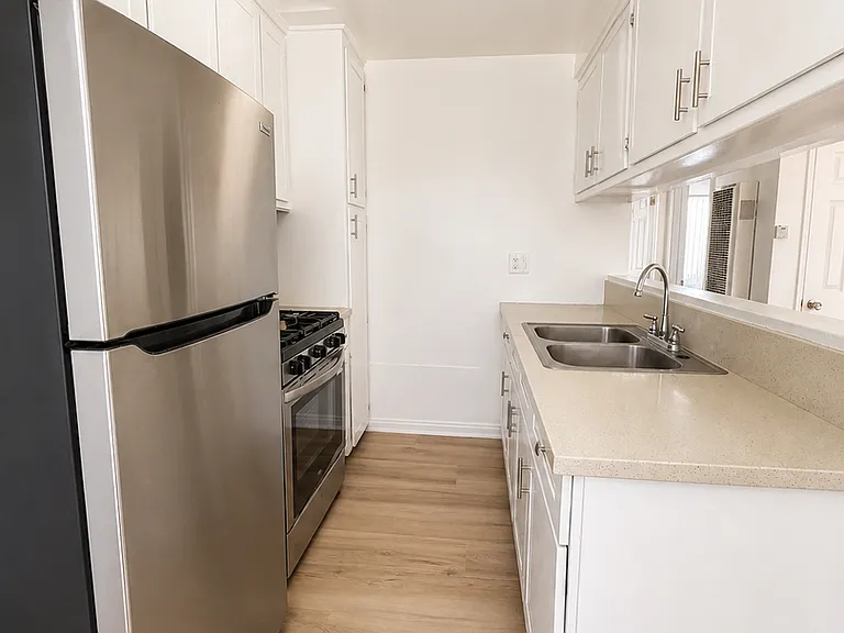 14719 S. Berendo Ave — Photo 15