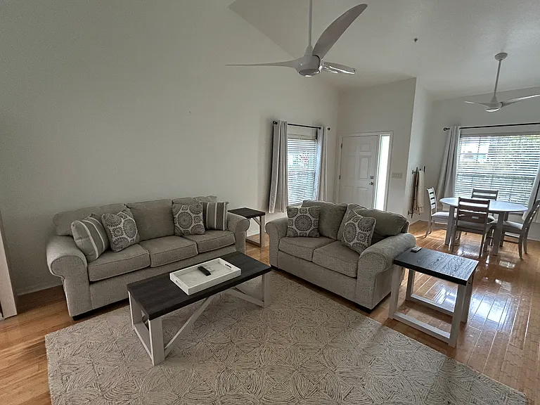 6645 Pineview Ter — Photo 2
