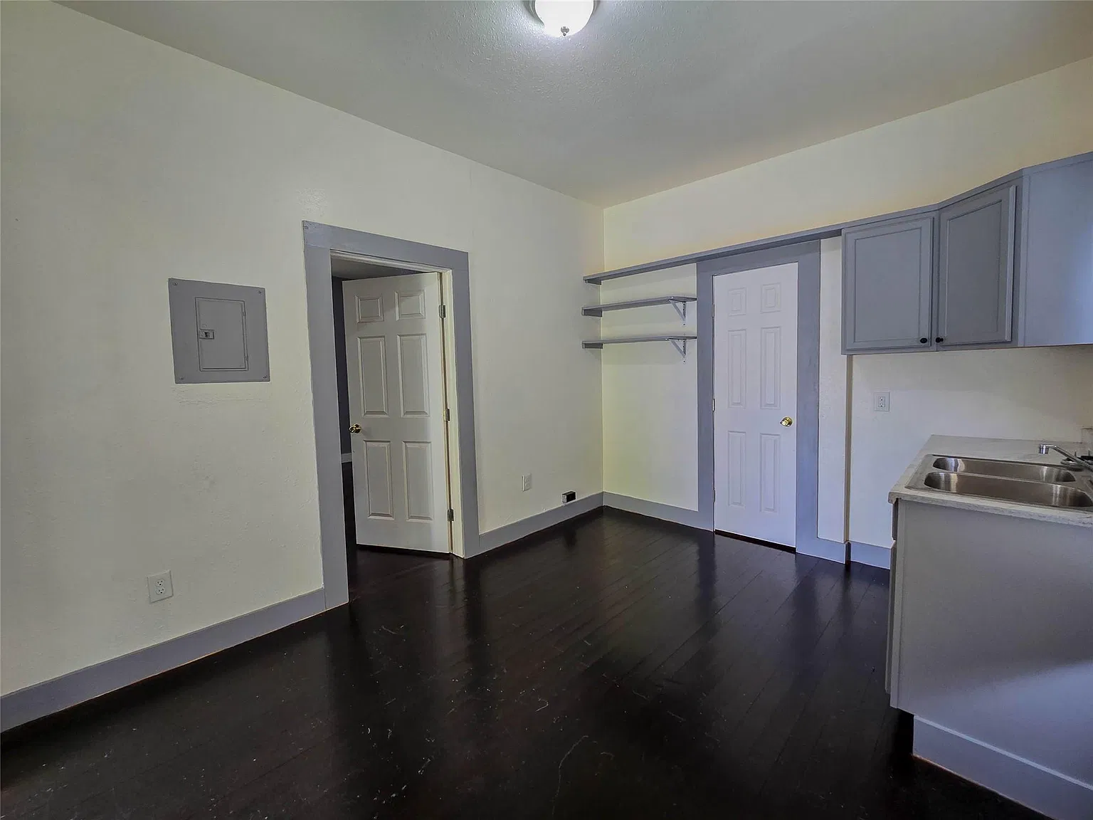 1 bed, 1.0 bath, 1866 sqft, $1,050 — Photo 3