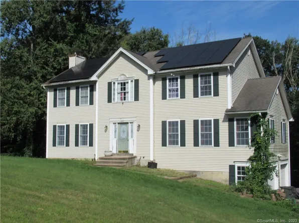 4 Watch Hill Road, Newtown, CT 06482