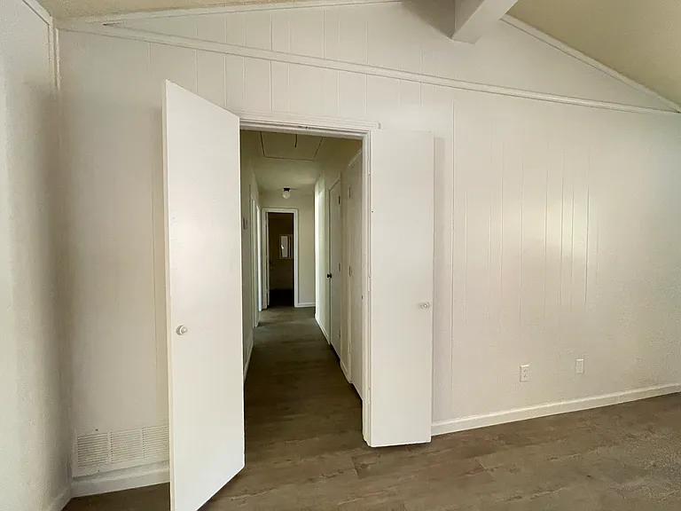 2512 Briarwood Dr — Photo 10