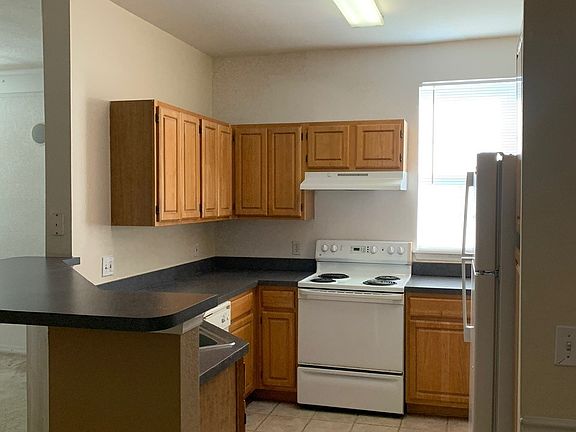 3rd image of 3420 Greenwich Village Blvd APT 14-101