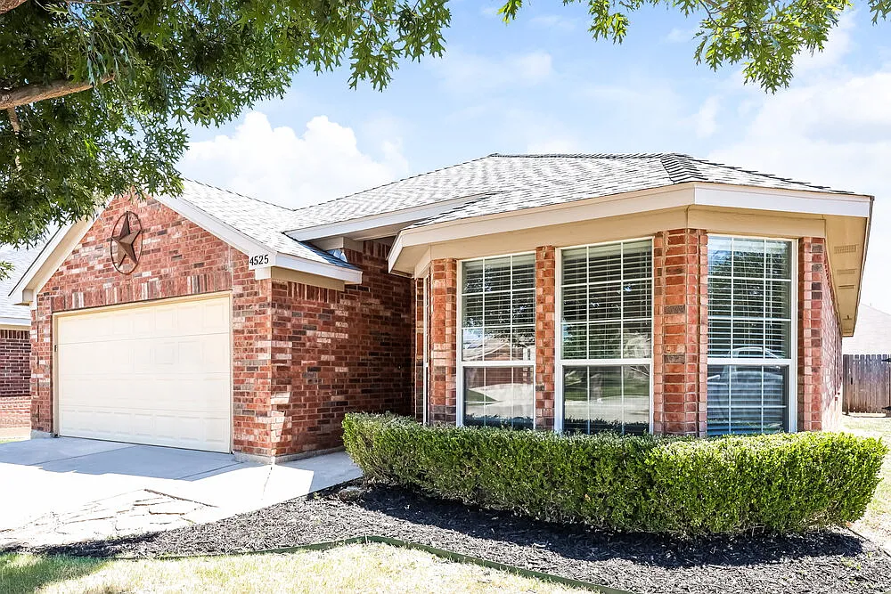 4 bed, 2.0 bath, 1839 sqft, $2,960 — Photo 3