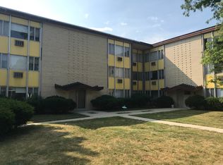 8640 Niles Center Rd #2E, Skokie, IL 60077
