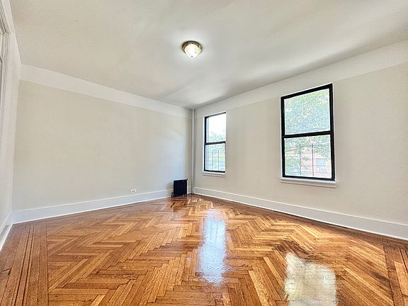2nd image of 2226 Loring Pl N APT 3