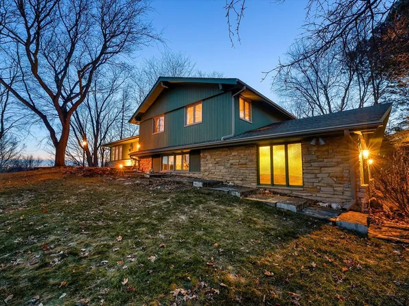 W260N5139 Autumn TRAIL, Pewaukee, WI 53072
