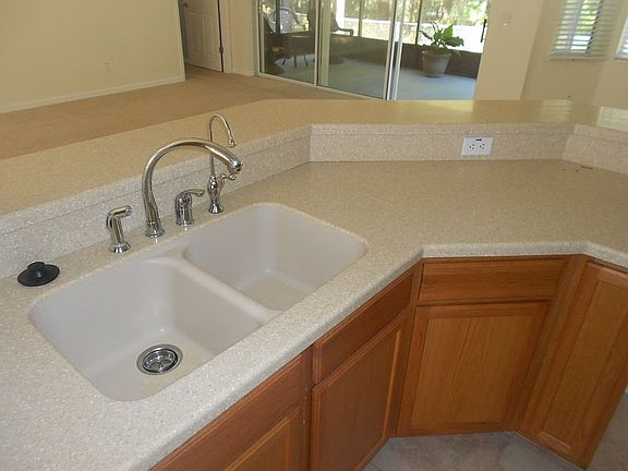 4th image of 4879 N Highland Park Dr