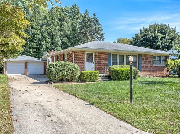 2110 Boudreau Dr, Urbana, IL 61801