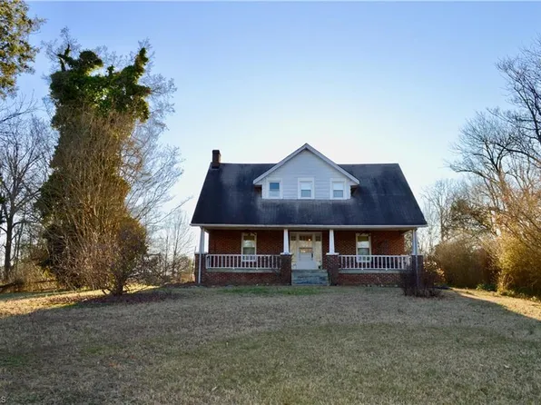 2280 Darwick Rd, Winston Salem, NC 27127