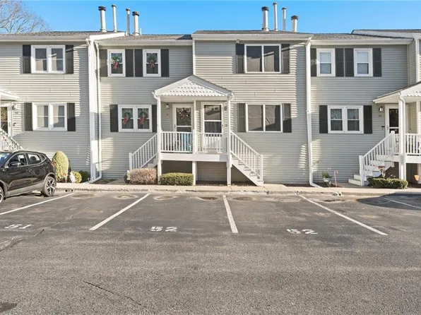 47 Morgan Ave APT 52, Johnston, RI 02919