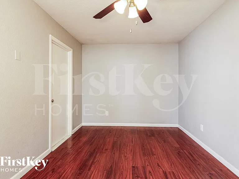 21036 N 34th Dr — Photo 9