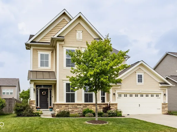 7824 Hedgehop Dr, Zionsville, IN 46077