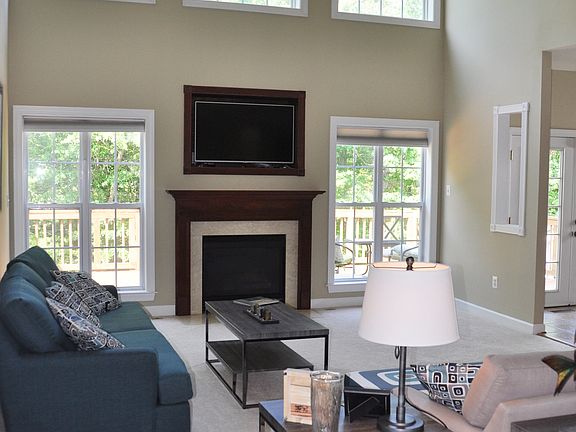 5th image of 1268 Colonial Park Dr