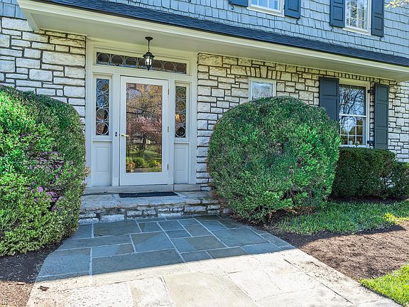 4th image of 125 Whispering Wood Ln