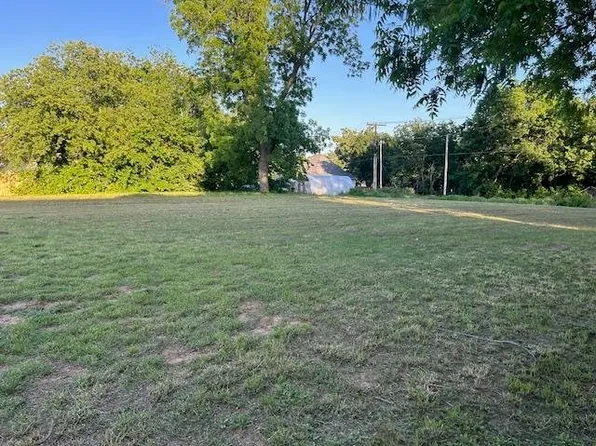 923 W Minnesota Ave, Chickasha, OK 73018