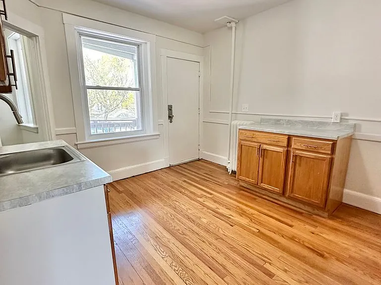 90 Monroe St — Photo 19